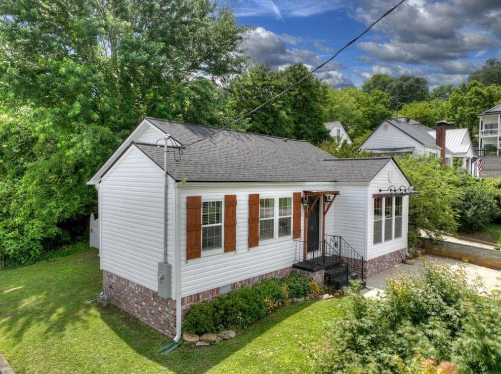 61 Delaware St, Ellijay, GA 30540-3147