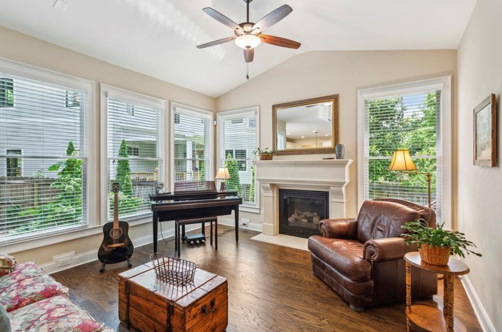 1281 Oldfield Rd, Decatur GA  30030-4581 exterior