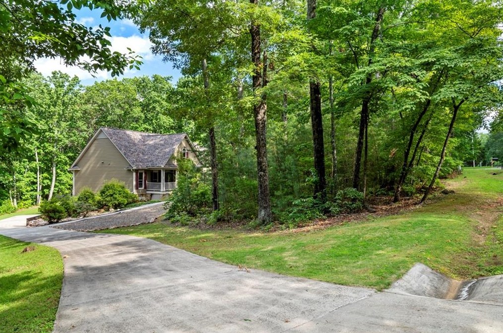 127 Bessie Ln, Big Canoe, GA 30143