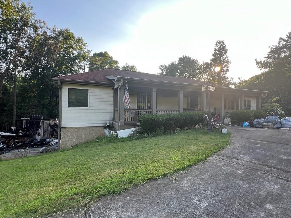 883 E Riverbend Dr Sw, Lilburn, GA 30047