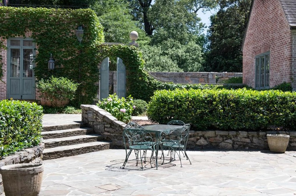 2620 Habersham Rd, Atlanta GA  30305-3573 exterior