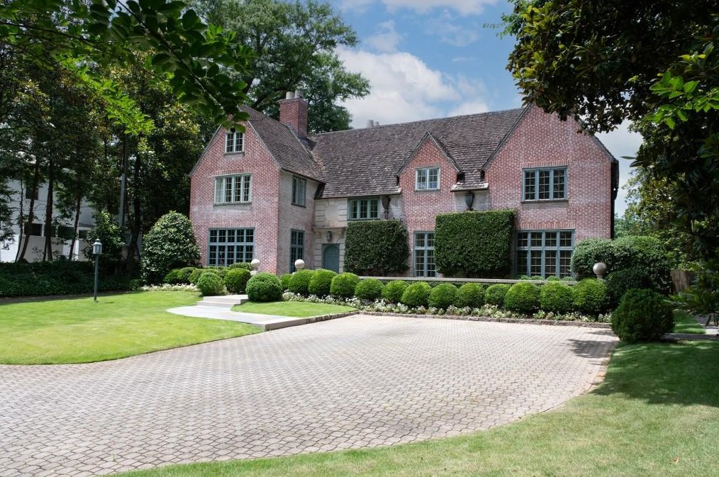 2620 Habersham Rd, Atlanta GA  30305-3573 exterior