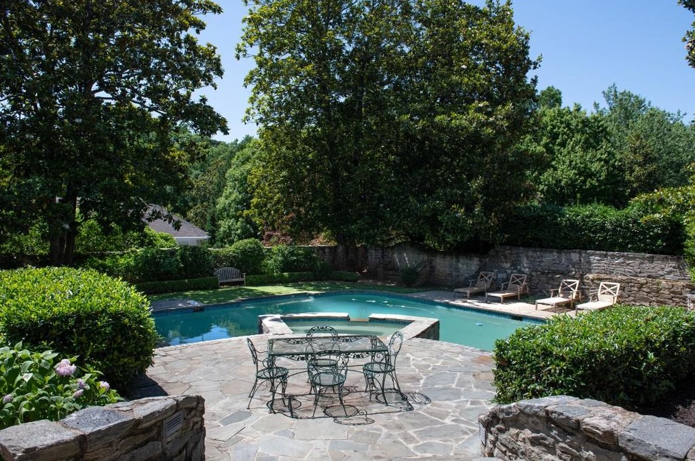 2620 Habersham Rd, Atlanta GA  30305-3573 exterior