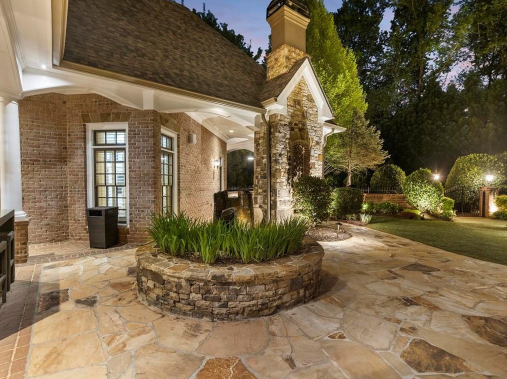 2985 Mnr Brg Dr, Alpharetta GA 30004-8813 exterior