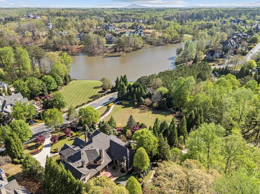 2985 Mnr Brg Dr, Alpharetta GA 30004-8813 exterior