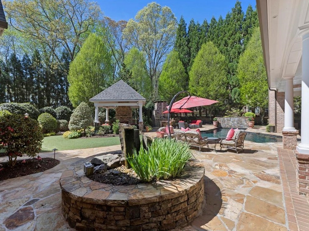 2985 Mnr Brg Dr, Alpharetta GA 30004-8813 exterior