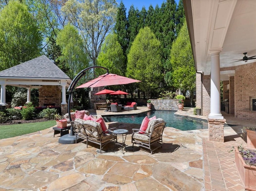 2985 Mnr Brg Dr, Alpharetta GA 30004-8813 exterior