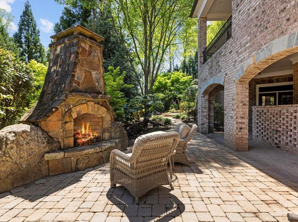 2985 Mnr Brg Dr, Alpharetta GA 30004-8813 exterior