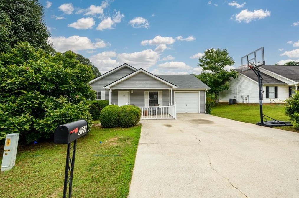 252 Courtyard Cir, Winder, GA 30680-1794