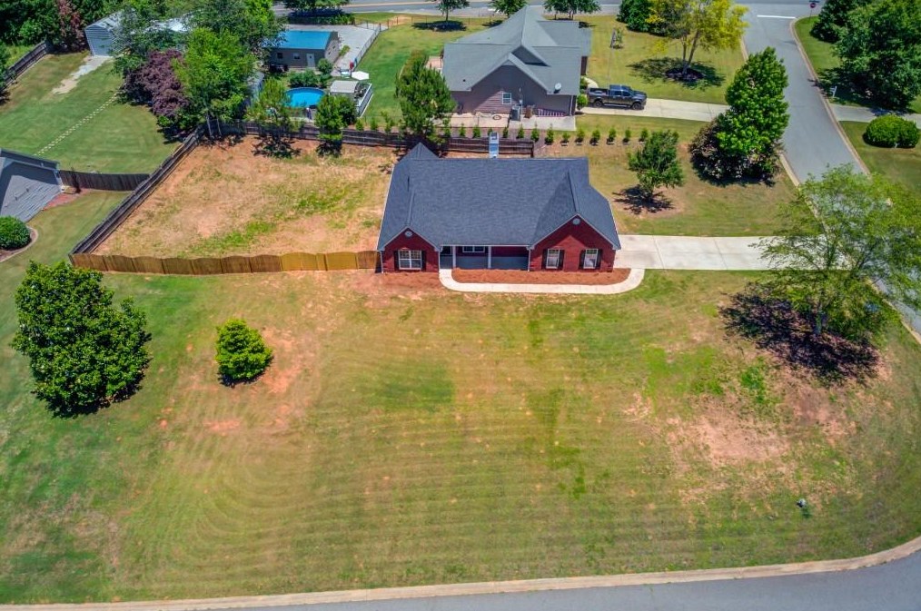 1203 Breckinridge Trl, Winder, GA 30680-3380