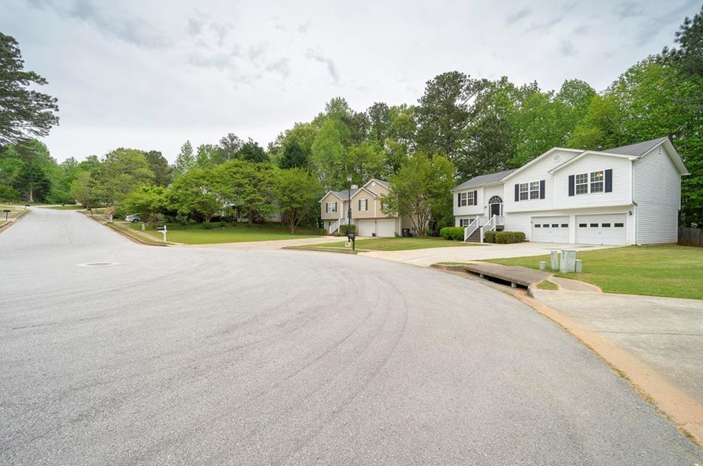 190 Foster Trace Dr, Lawrenceville, GA 30043-6523