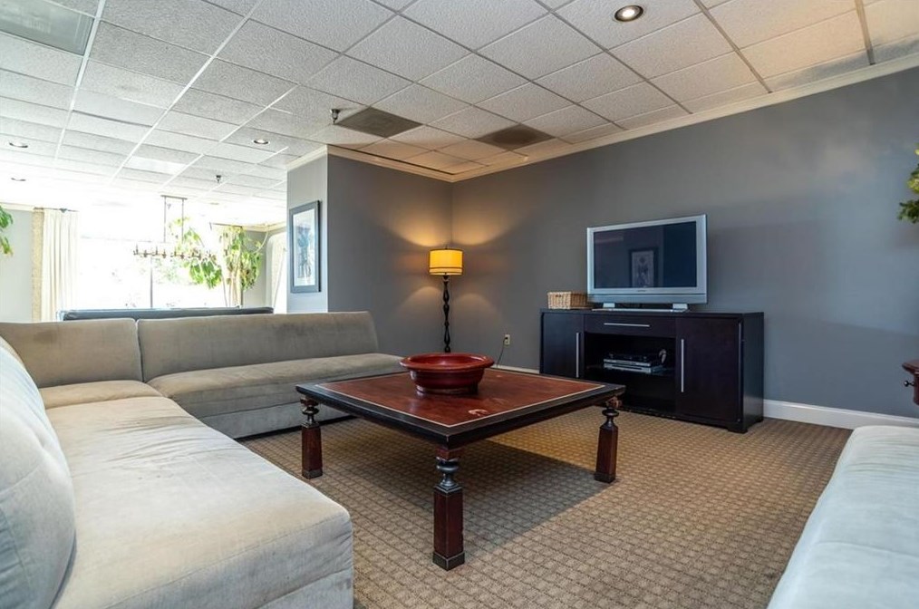 2479 Peachtree Rd, Atlanta GA  30305-4138 exterior