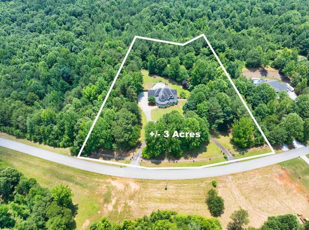 385 Primrose Ln, Pendergrass, GA 30567