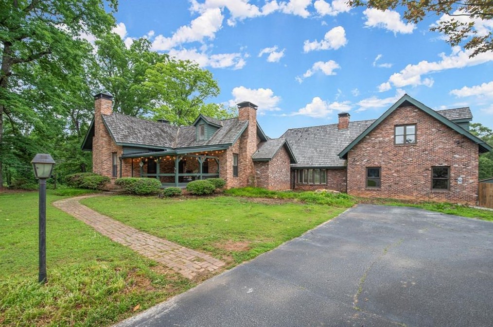 2600 Stone Dr Sw, Lilburn, GA 30047