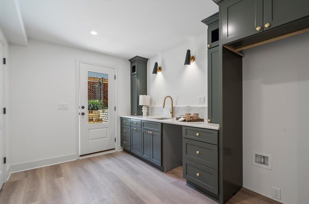 4775 Brinkley Ln, Atlanta GA 30342-2703 exterior