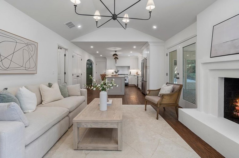 4775 Brinkley Ln, Atlanta GA 30342-2703 exterior