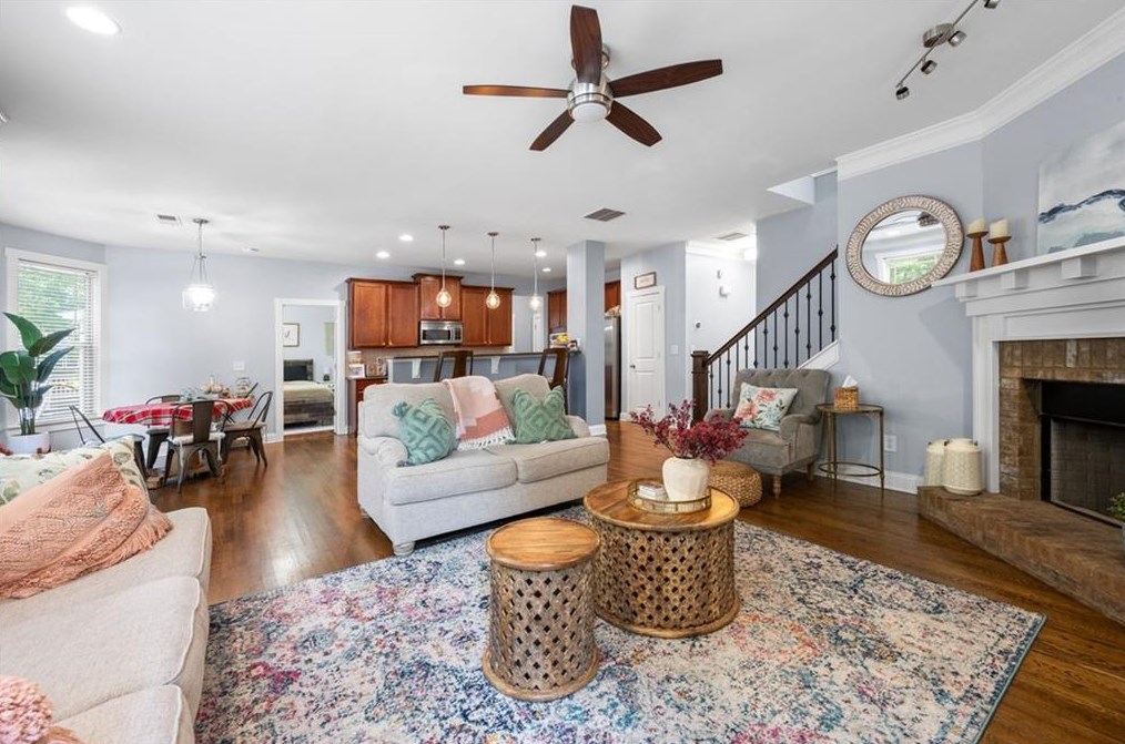 2068 Hatteras Way, Atlanta GA  30318-1083 exterior
