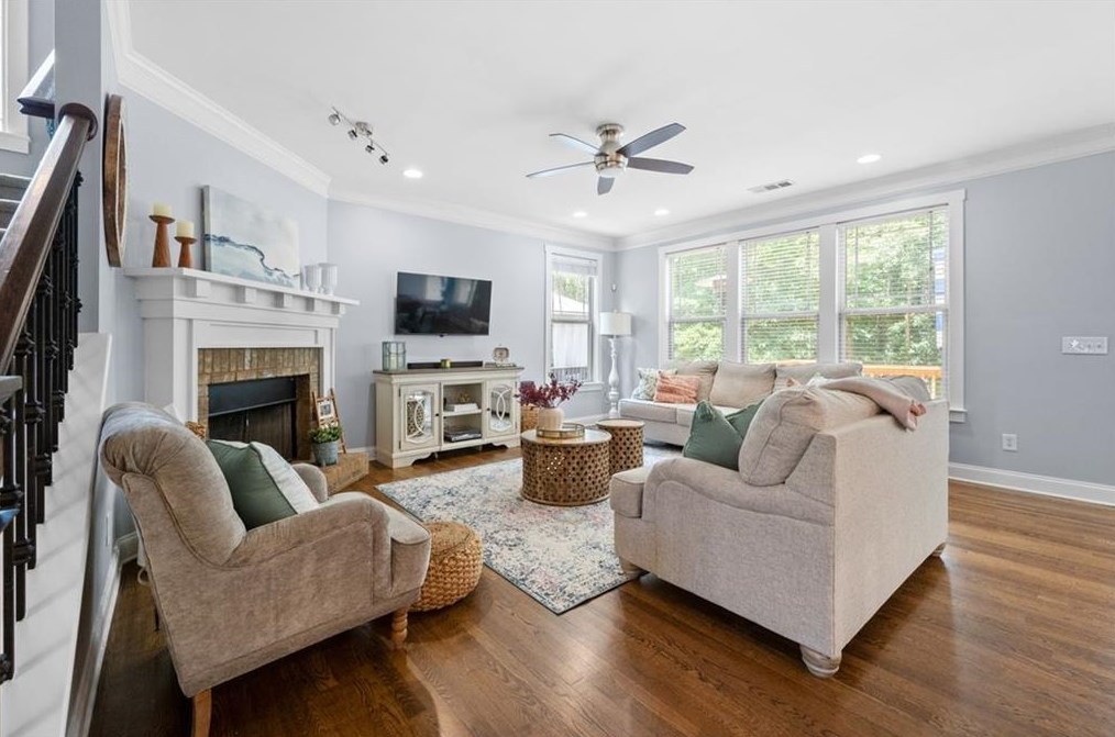 2068 Hatteras Way, Atlanta GA  30318-1083 exterior