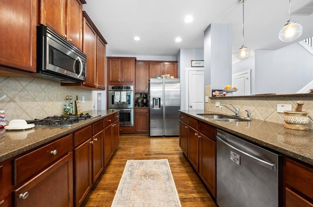 2068 Hatteras Way, Atlanta GA  30318-1083 exterior
