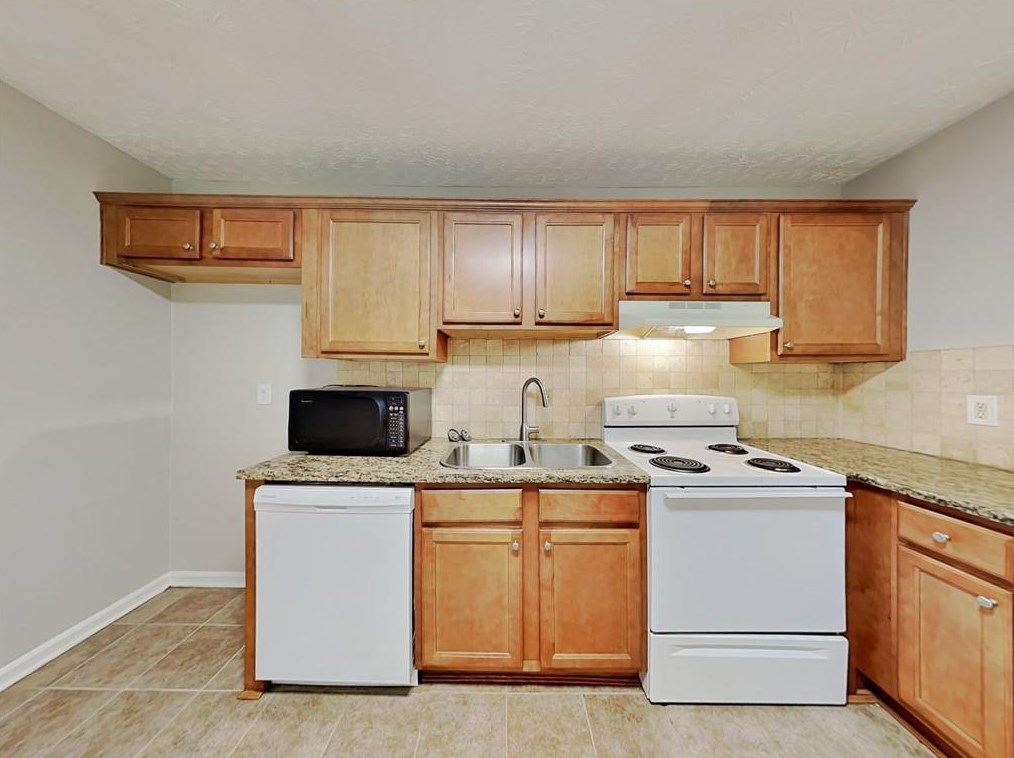 792 Charleston Ln, Lawrenceville GA  30046-5633 exterior