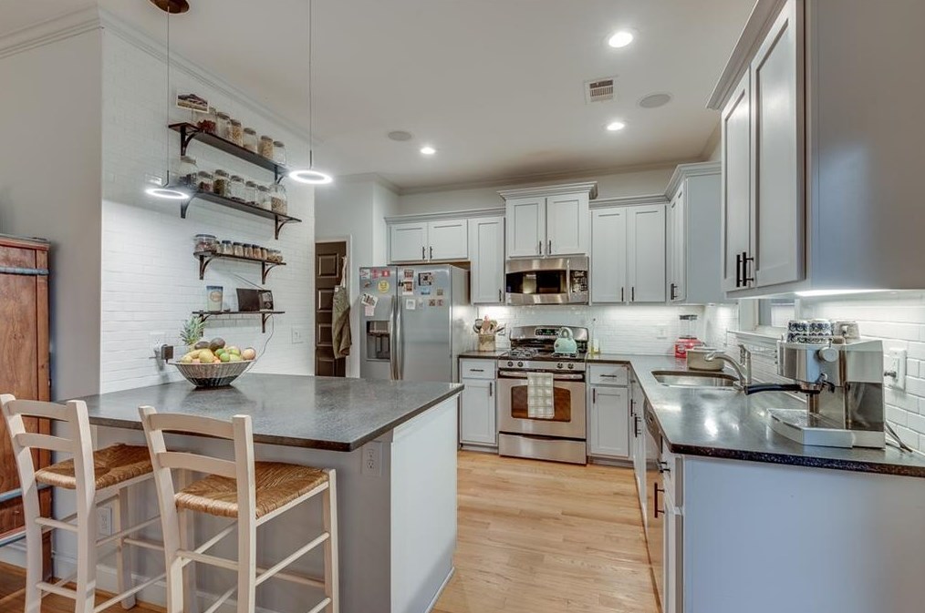 225 Murray Hl Ave, Atlanta GA 30317-1346 exterior