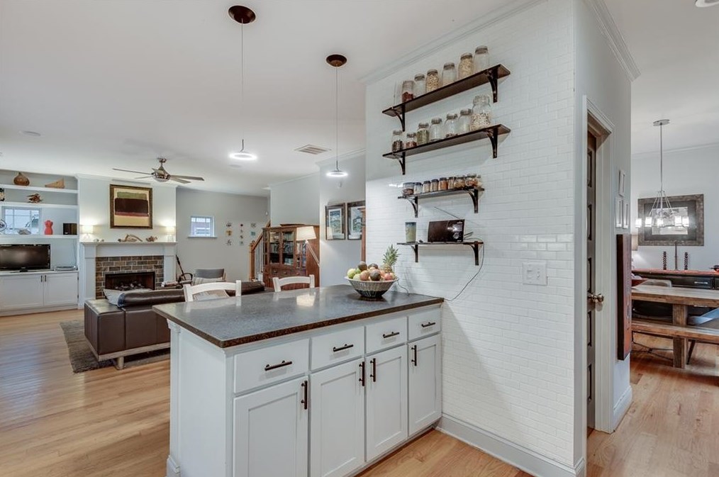 225 Murray Hl Ave, Atlanta GA 30317-1346 exterior