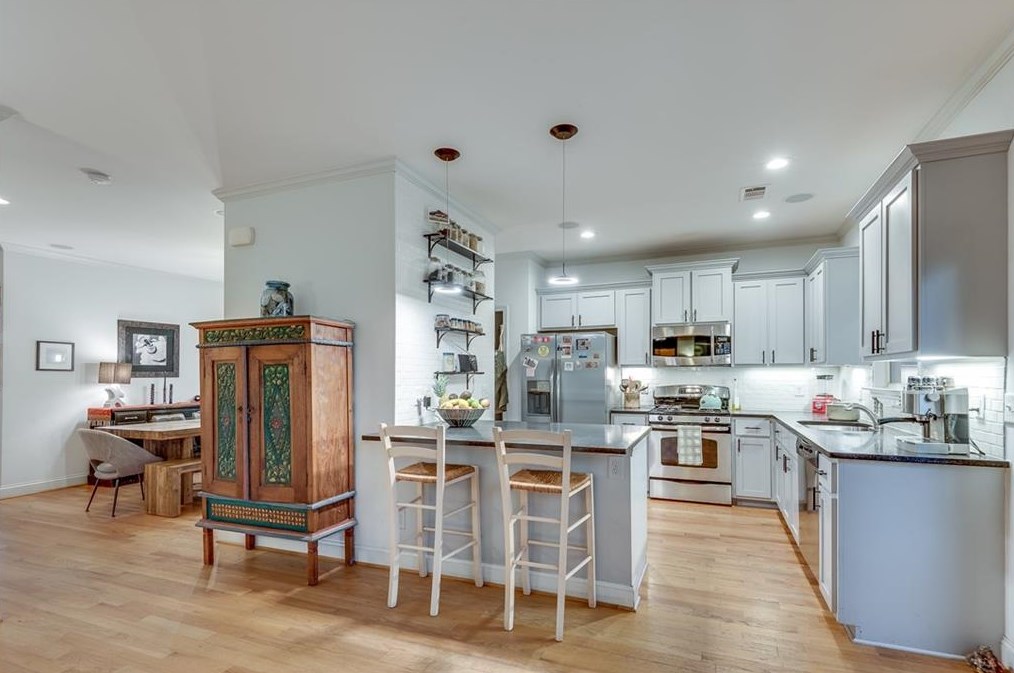 225 Murray Hl Ave, Atlanta GA 30317-1346 exterior