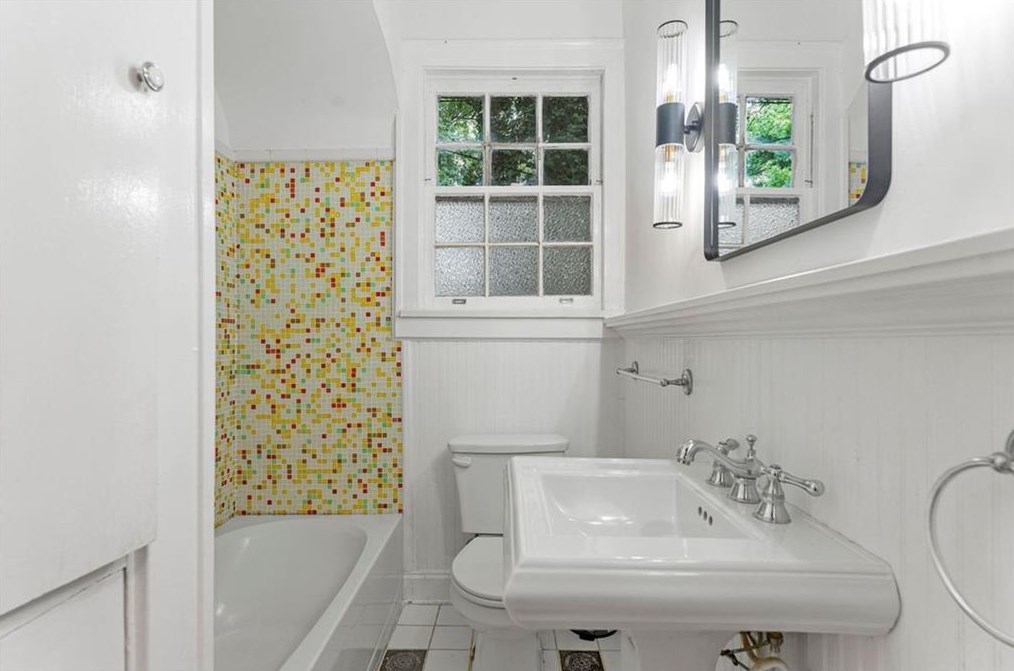 2348 Venetian Dr, Atlanta GA  30311-3357 exterior