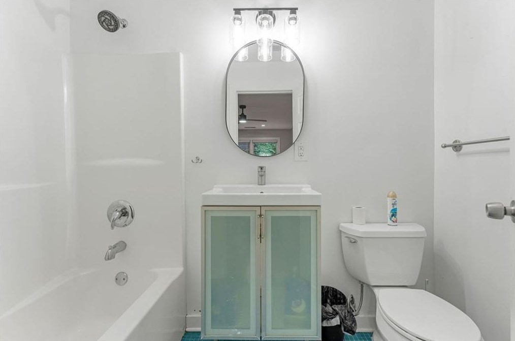 2348 Venetian Dr, Atlanta GA  30311-3357 exterior