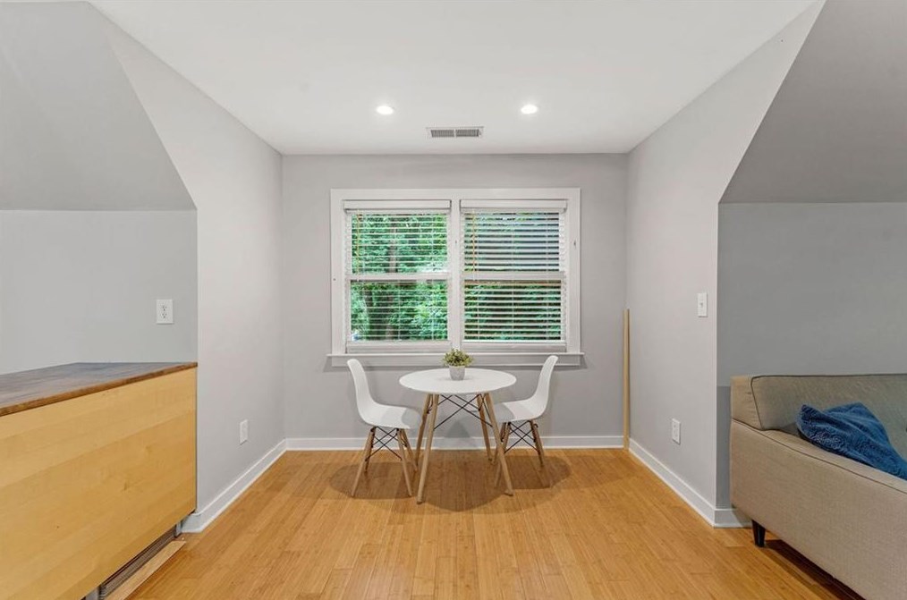 2348 Venetian Dr, Atlanta GA  30311-3357 exterior