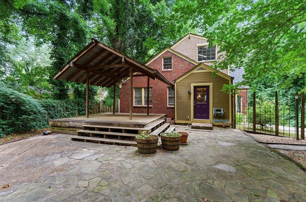 2348 Venetian Dr, Atlanta GA  30311-3357 exterior