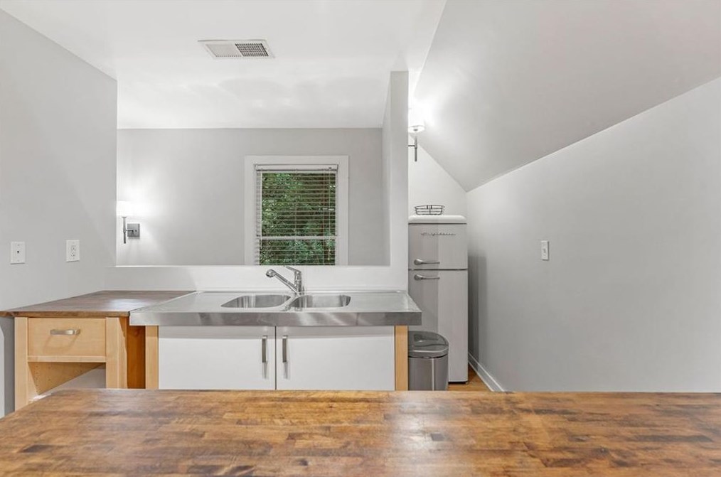 2348 Venetian Dr, Atlanta GA  30311-3357 exterior