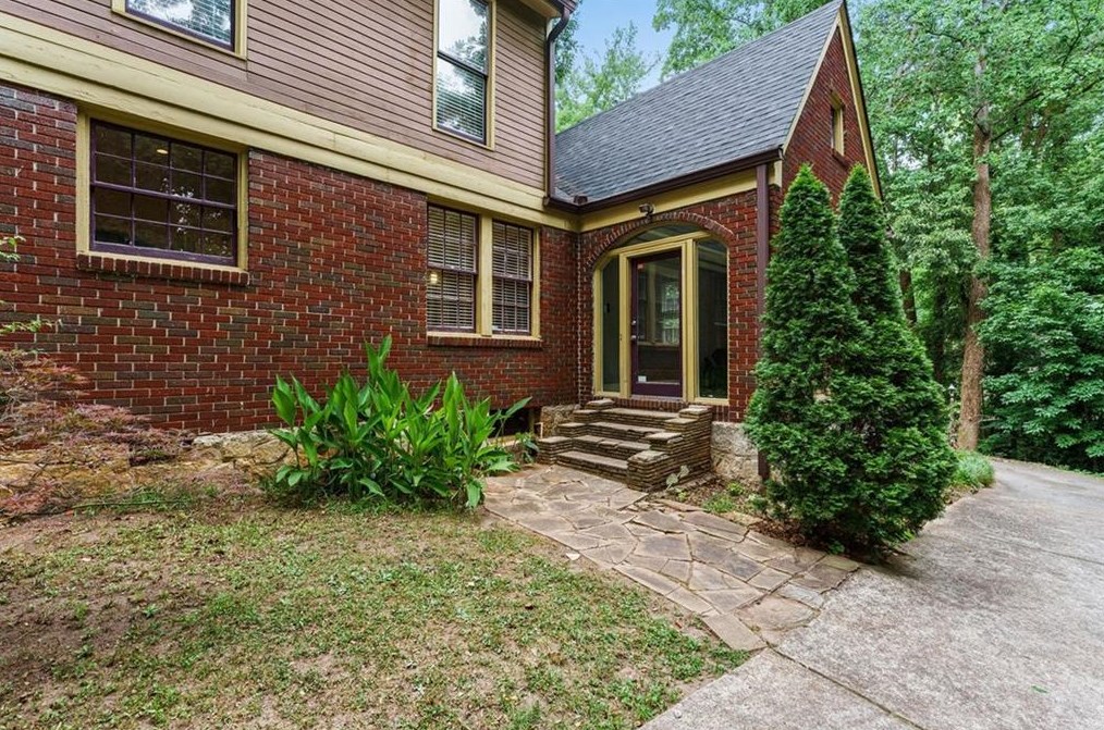 2348 Venetian Dr, Atlanta GA  30311-3357 exterior