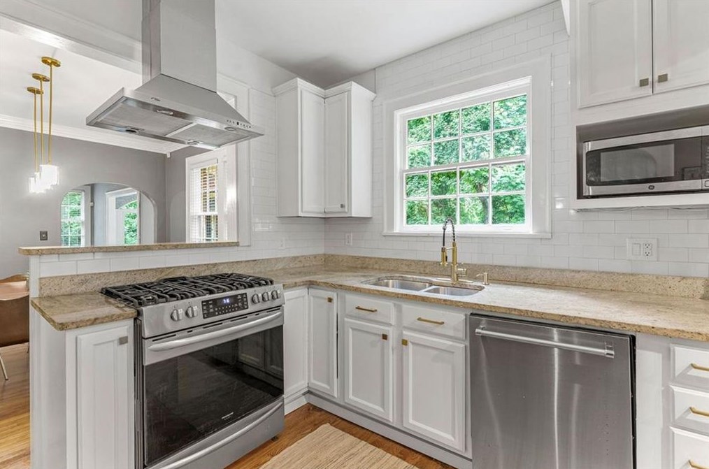 2348 Venetian Dr, Atlanta GA  30311-3357 exterior