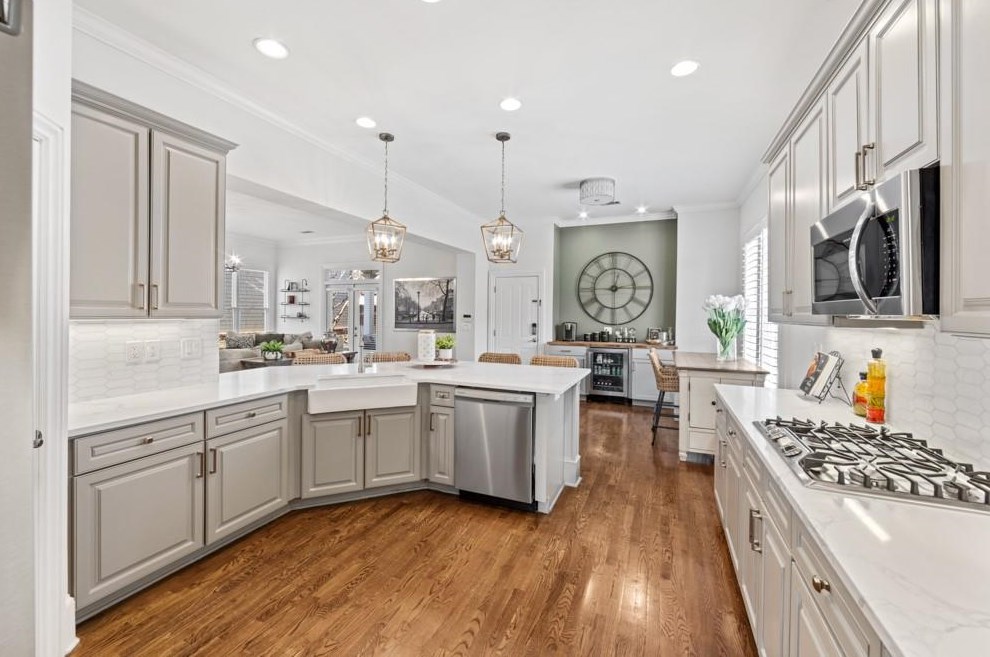 2080 Arminda Ct, Alpharetta GA  30022-1591 exterior