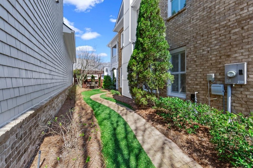 2080 Arminda Ct, Alpharetta GA  30022-1591 exterior