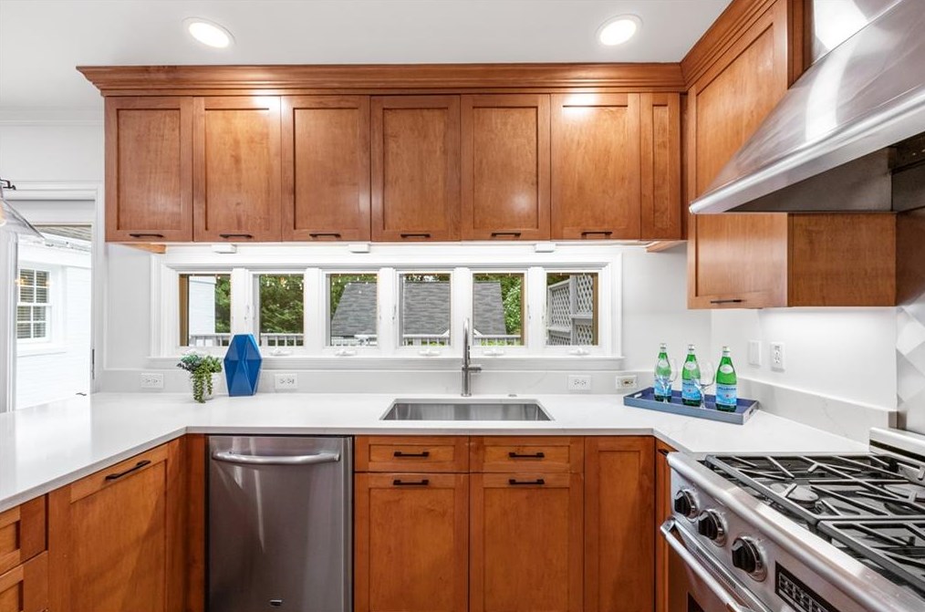 746 Wildwood Rd, Atlanta GA  30324-4943 exterior