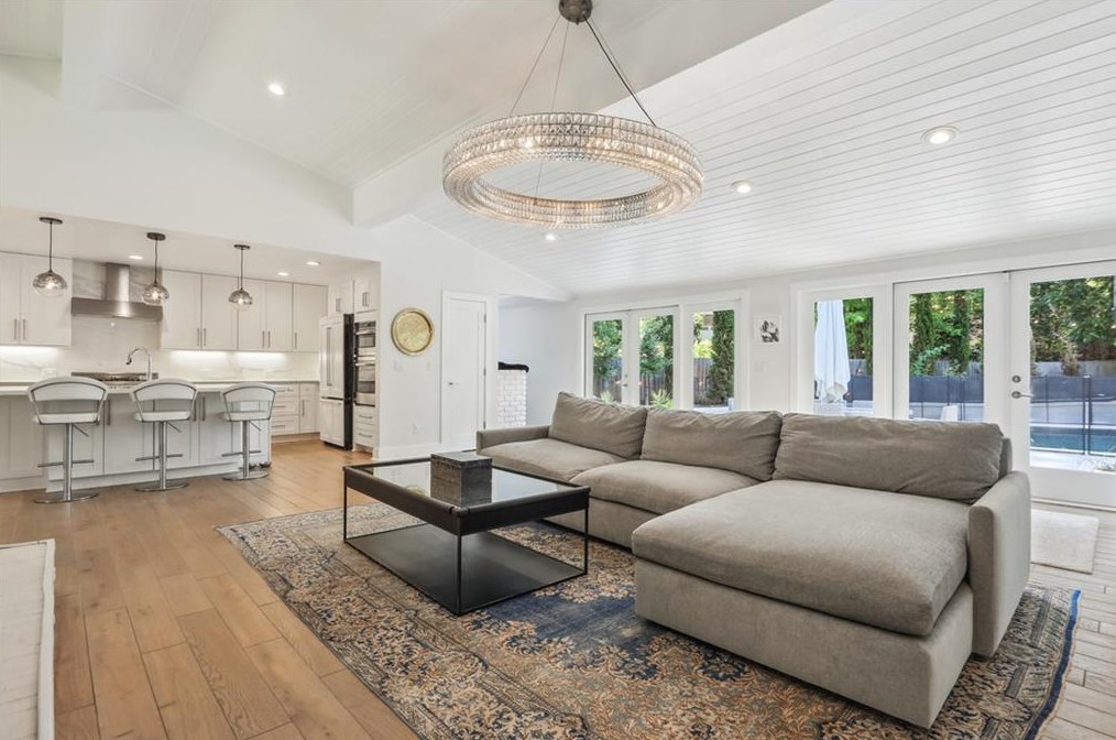 1798 Holly Ln, Atlanta GA  30329-3524 exterior