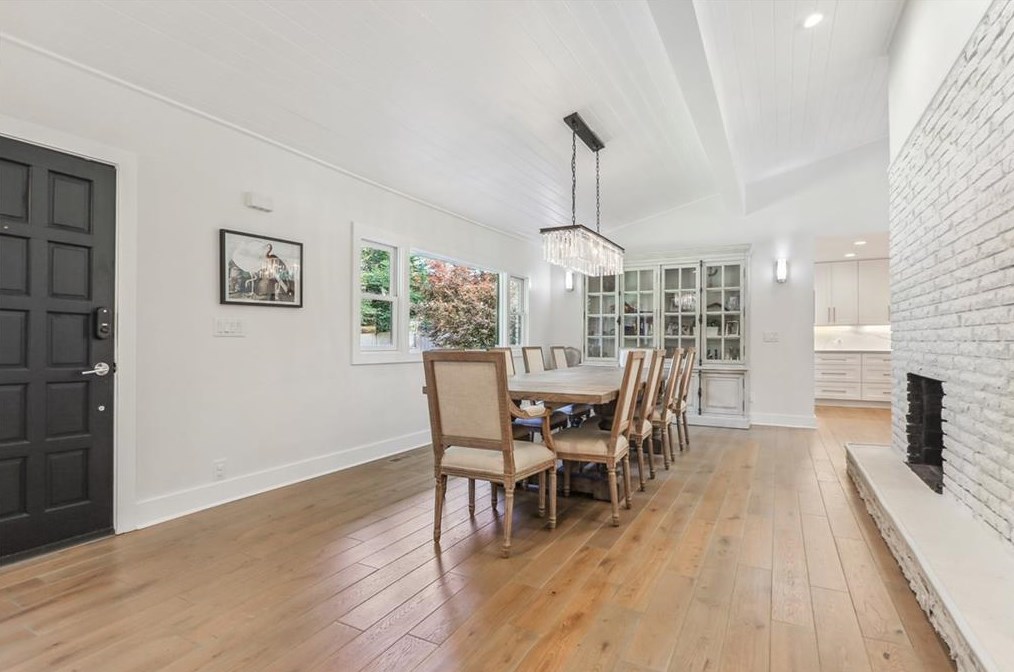 1798 Holly Ln, Atlanta GA  30329-3524 exterior