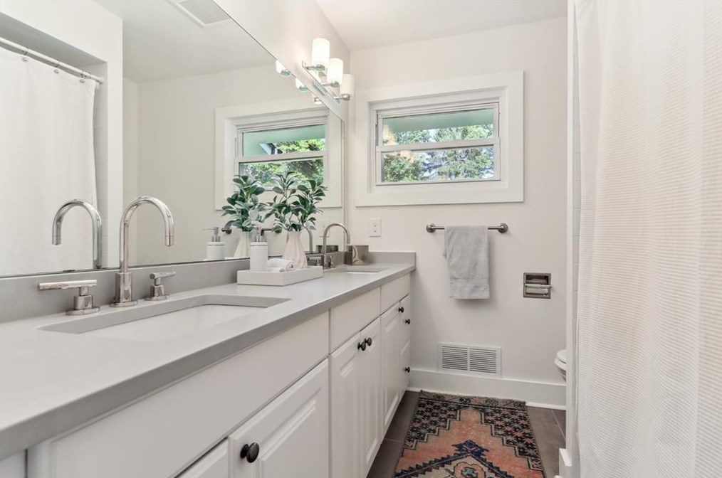 1798 Holly Ln, Atlanta GA  30329-3524 exterior