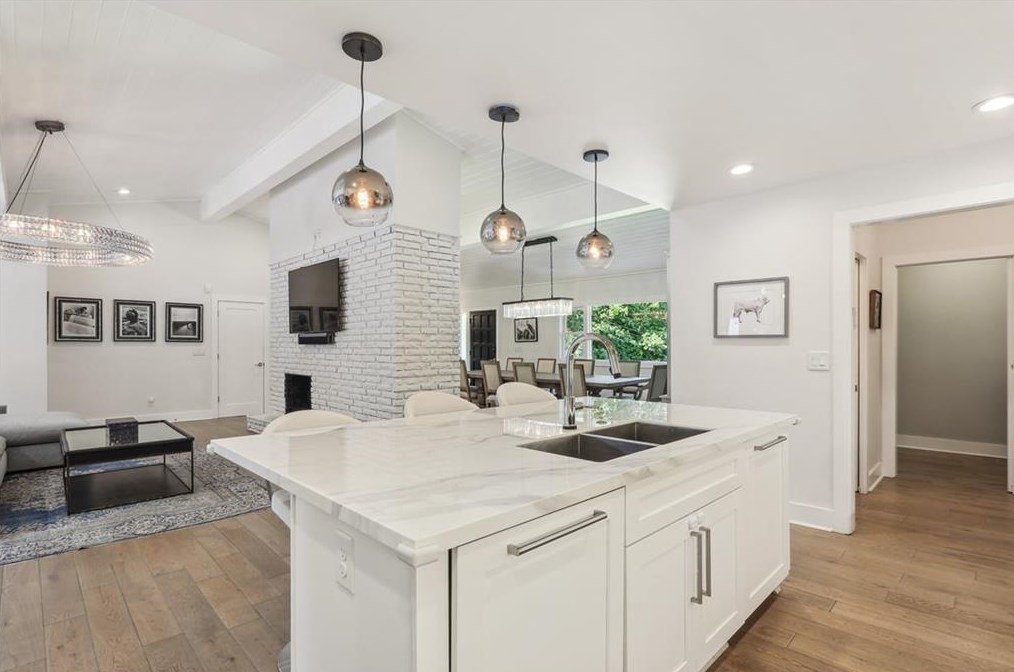 1798 Holly Ln, Atlanta GA  30329-3524 exterior