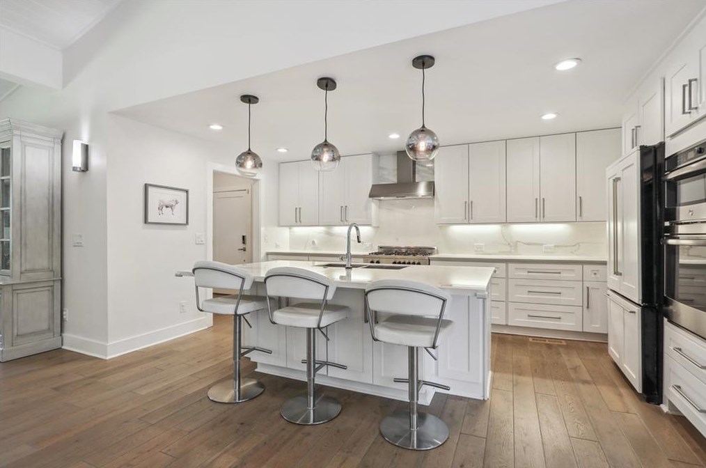 1798 Holly Ln, Atlanta GA  30329-3524 exterior