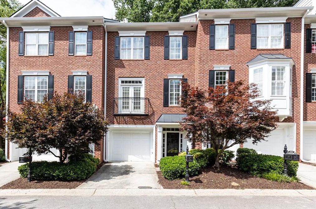 1808 Waters Edge Trl, Roswell, GA 30075-8207