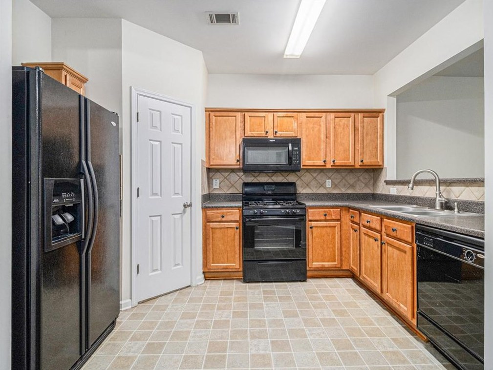 2160 Executive Dr, Duluth GA  30096-8969 exterior