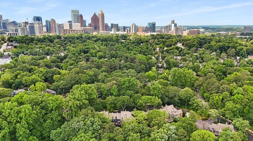 1943 Kilburn Dr, Atlanta GA  30324-4852 exterior