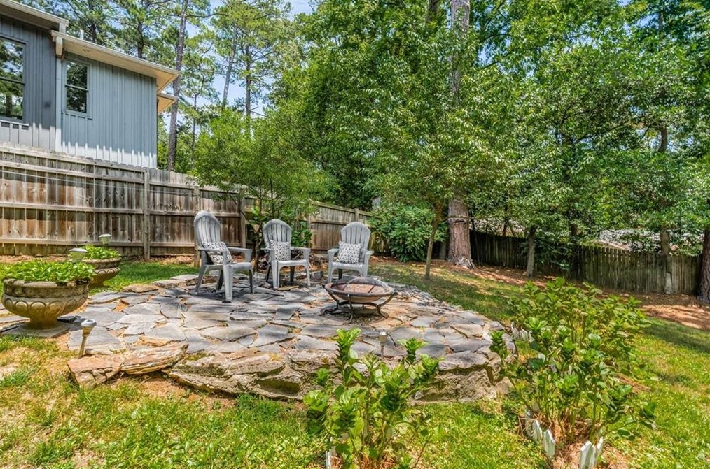 1943 Kilburn Dr, Atlanta GA  30324-4852 exterior