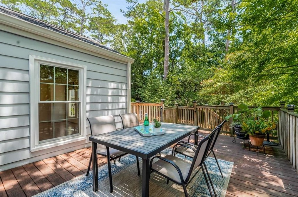 1943 Kilburn Dr, Atlanta GA  30324-4852 exterior