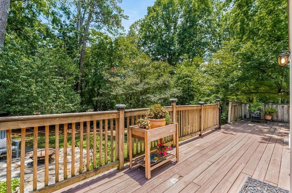 1943 Kilburn Dr, Atlanta GA  30324-4852 exterior