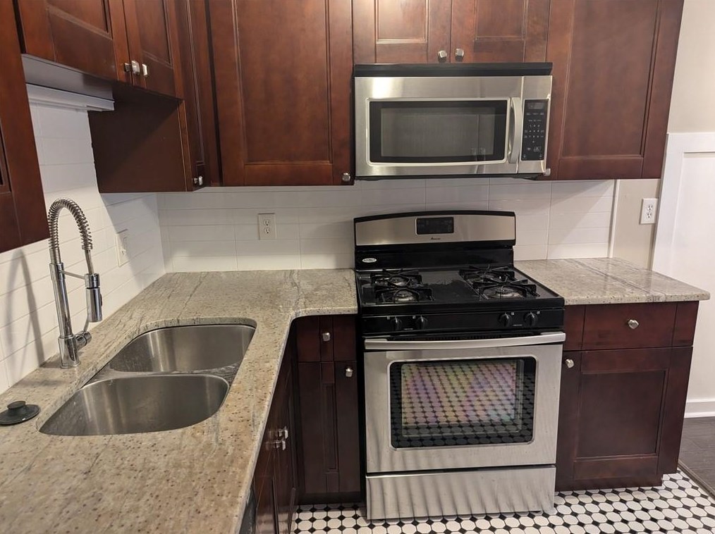 1524 Planters Ridge Ln, Alpharetta GA  30004-3844 exterior