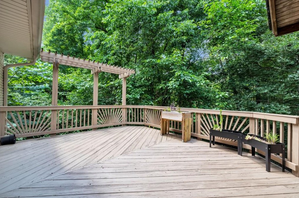 2296 Sherbrooke Dr, Atlanta GA  30345-1933 exterior